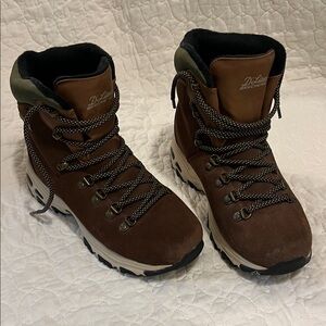 Brown Hiking / winter / snow boots women 9.5